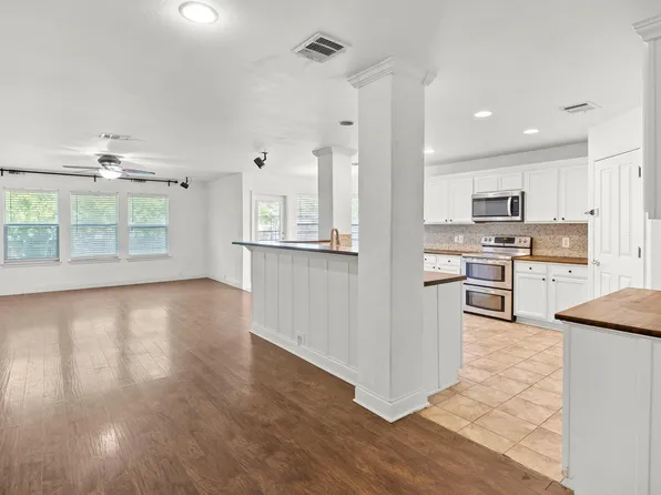 789 Kingfisher Ln, Leander, TX 78641