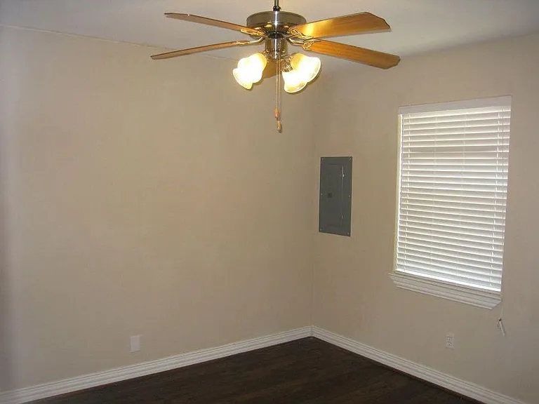 4743 Bradford Dr — Photo 6