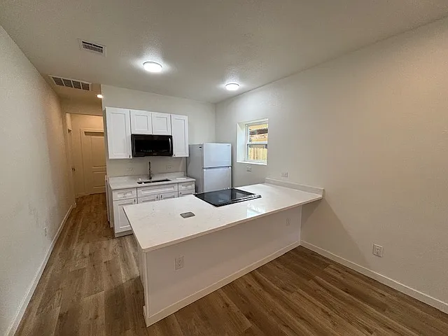 216 University Ave #102 — Photo 3