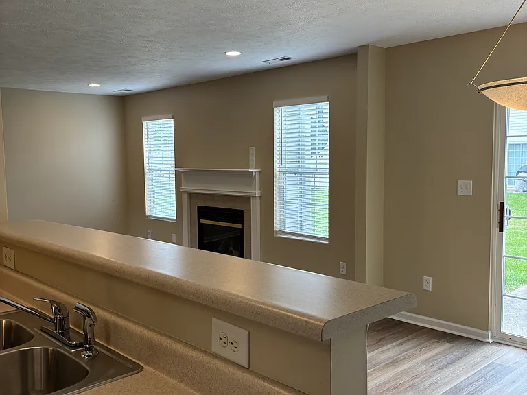 453 Filmore Dr — Photo 6