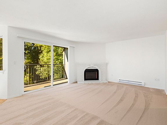 4th image of 12719 NE 116th St APT E201