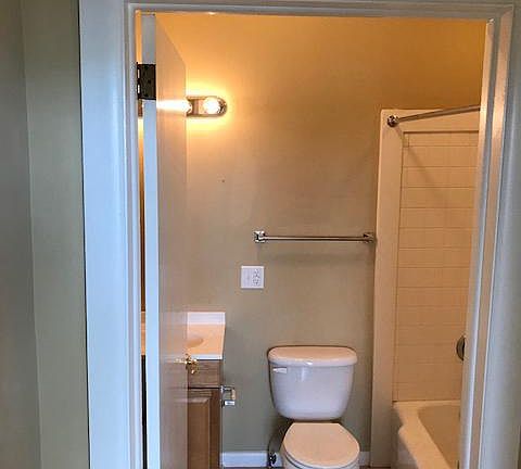 5th image of 606 N Roan St #4-B