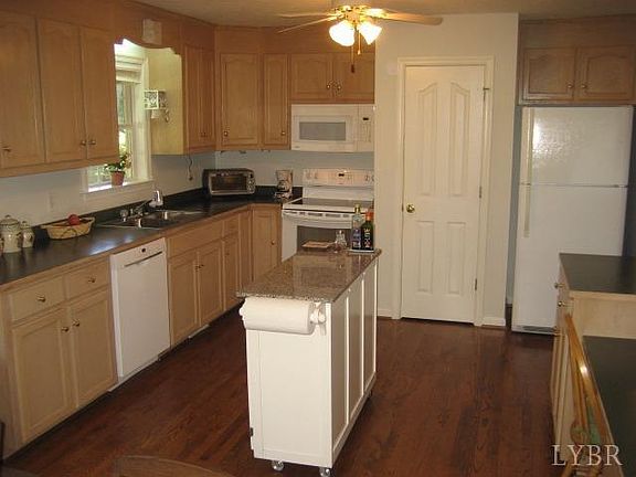 5th image of 109 Belmont Ter