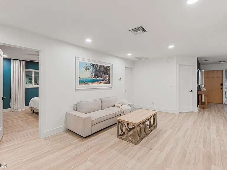 2412 La Salle Ave — Photo 45