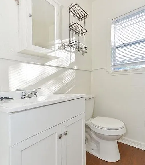 1110 Glen St — Photo 3