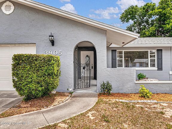 2nd image of 3905 Valley Ln