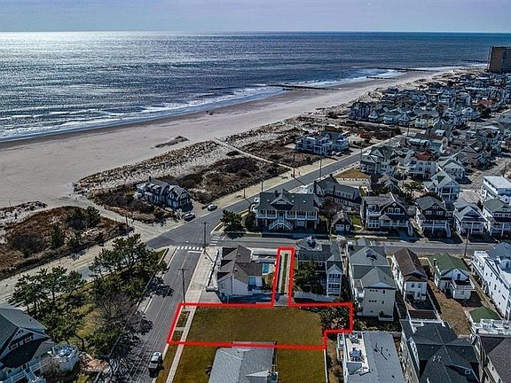 2nd image of 210 Gull Rd