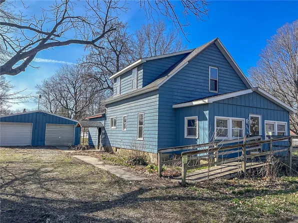 211 S Elm St, Stonington, IL 62567