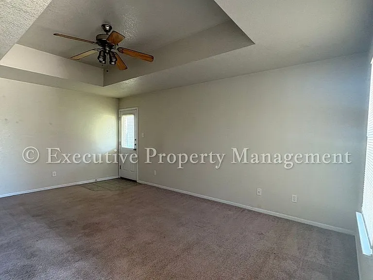 208 Janelle Dr — Photo 4