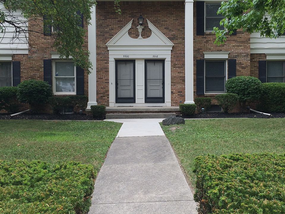 Beautiful Tree Lined Townhome