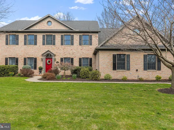 511 Brookview Dr, Greencastle, PA 17225