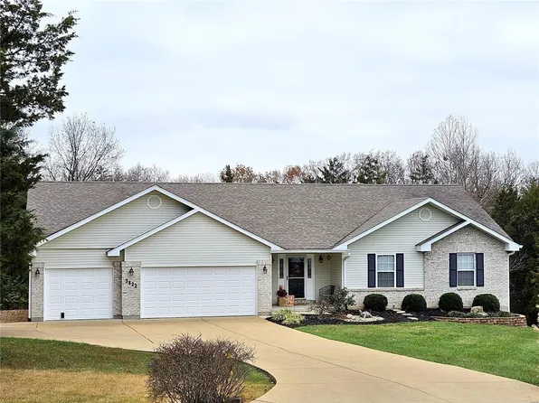 3822 Rustic View Dr, Hillsboro, MO 63050
