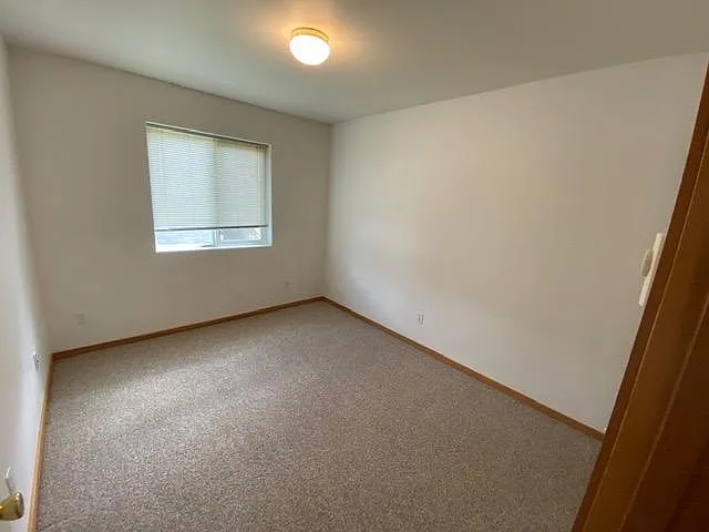 246 S Dolphin St — Photo 9