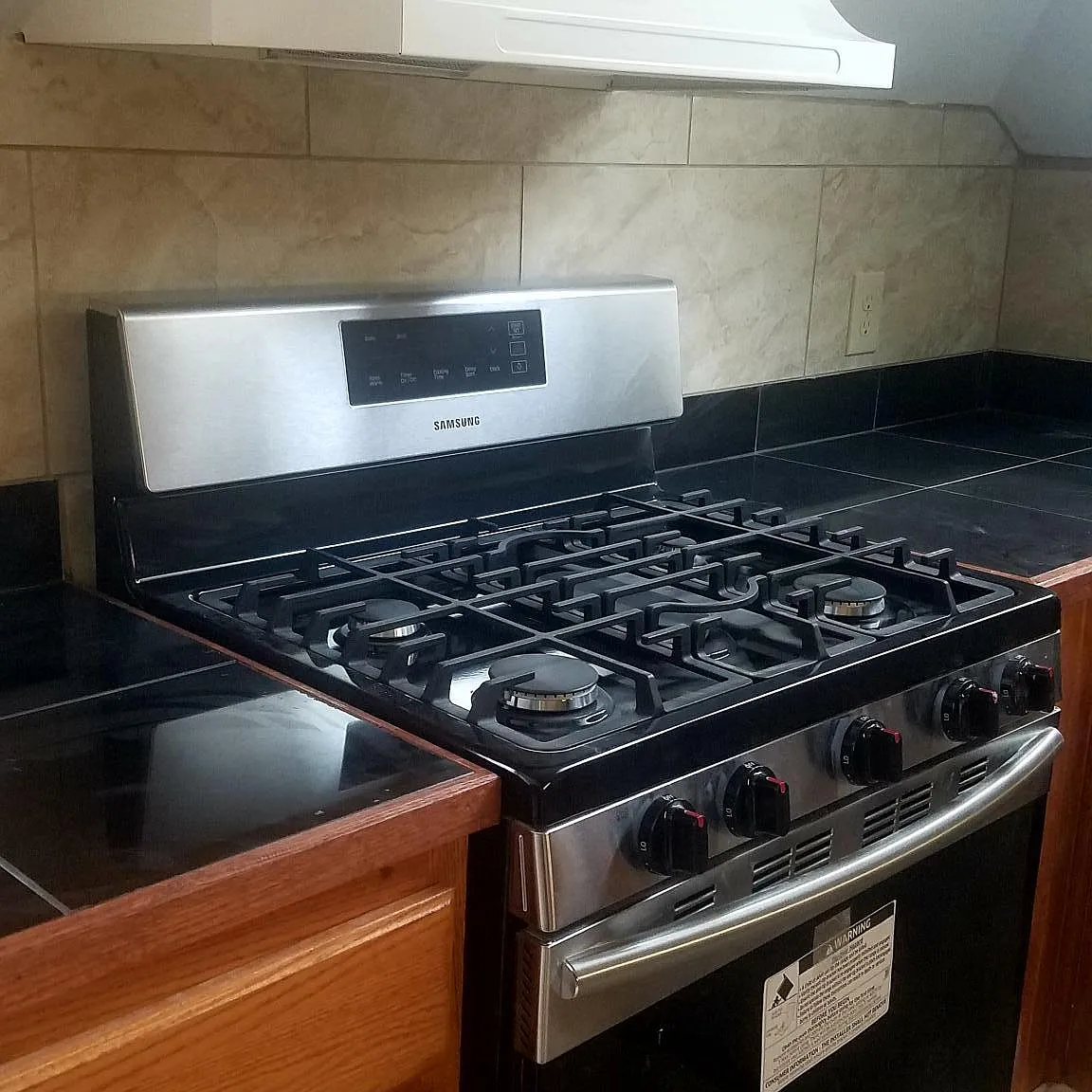 Newly Renovated 2 Bedroom in Chelsea Lead Free, Must see Text or Email today!! — Photo 2