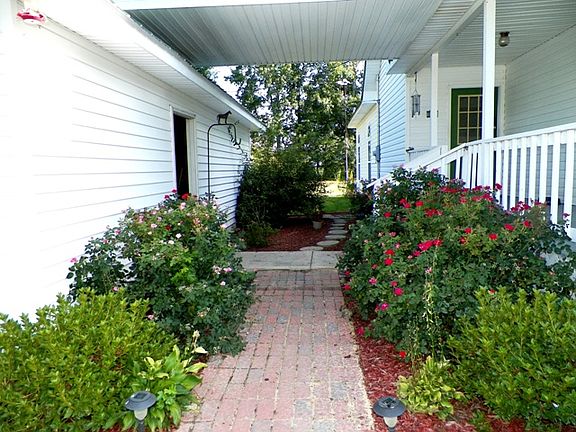 BREEZEWAY FROM GARAGE TO HOU