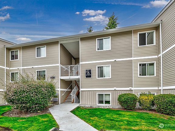 2nd image of 12415 NE 130th Ct #H205