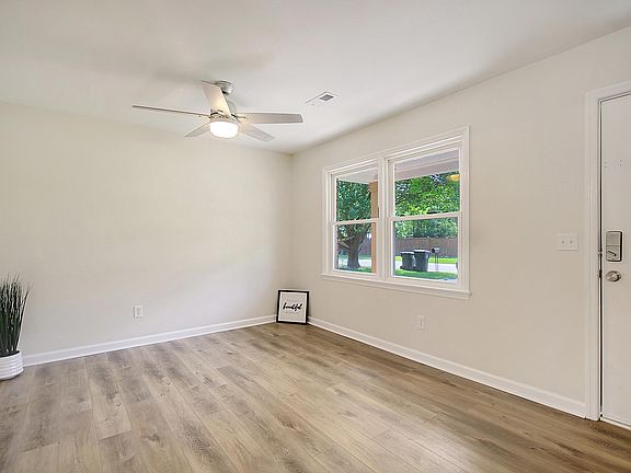 5th image of 118 Greenhurst Ave