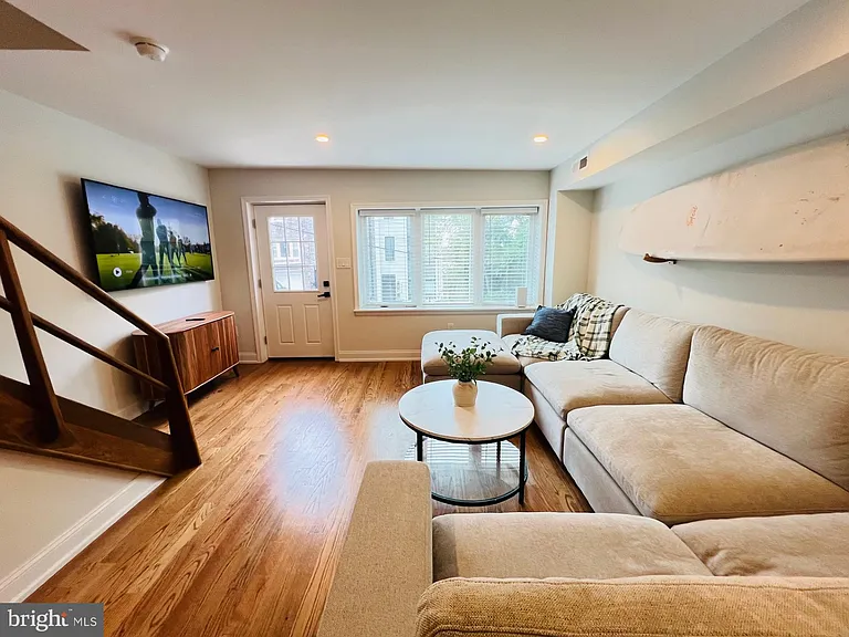 4735 Sheldon St — Photo 3