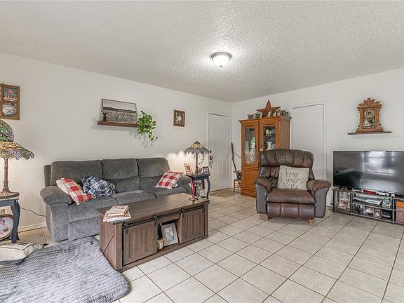 3rd image of 1000 Acacia Cir