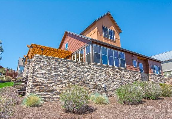 3rd image of 386 Willamette Park Ln