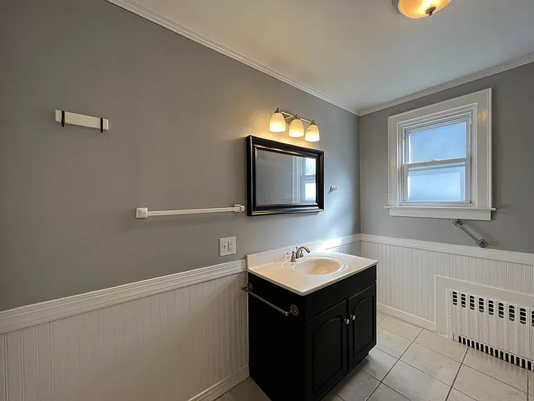 569 Whitney Ave #1R — Photo 15