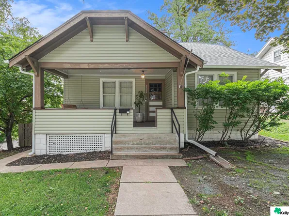 2524 S 34th St, Omaha, NE 68105