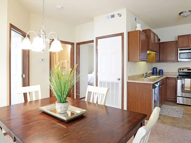 Silver Oak Condos — Photo 17