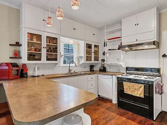 3rd image of 290 Magazine Ave