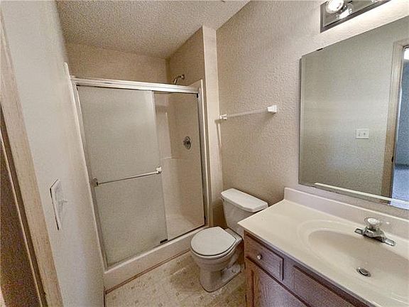 4th image of 6043 NE Moonstone Dr