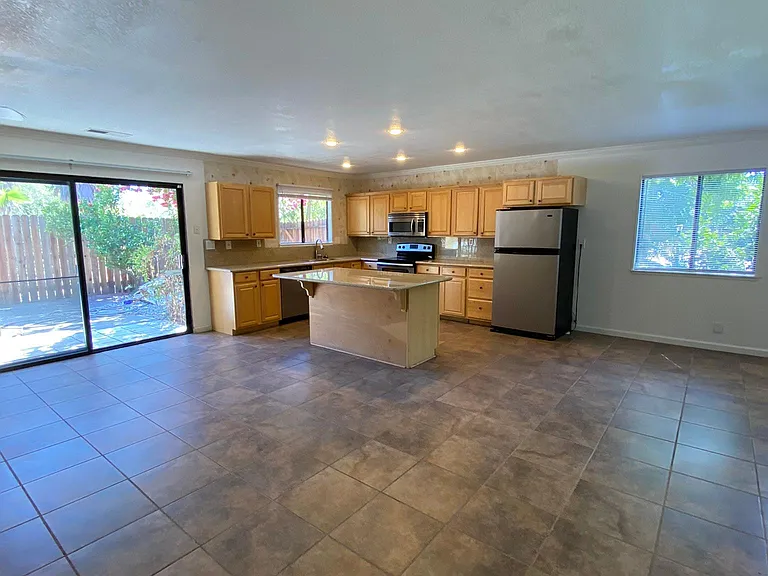 8345 Berg St — Photo 7