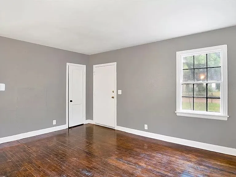 2103 E Victory Dr — Photo 7
