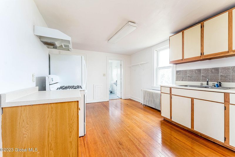 5th image of 16 Raymo Street