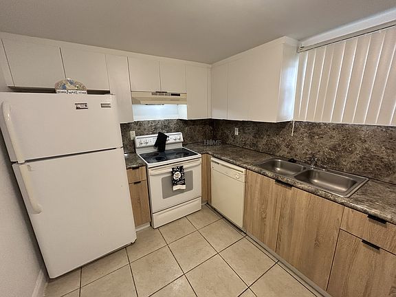 3rd image of 4205 N University Dr #112-1