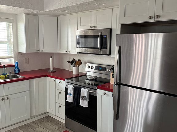 3rd image of 180 NE 12th Ave APT 17E