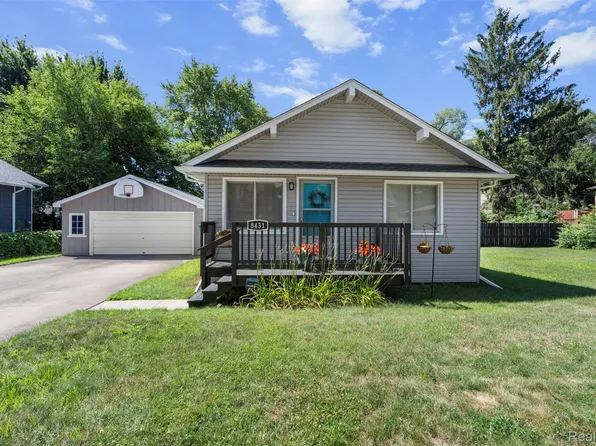 8431 Roseland Ct, Oak Park, MI 48237
