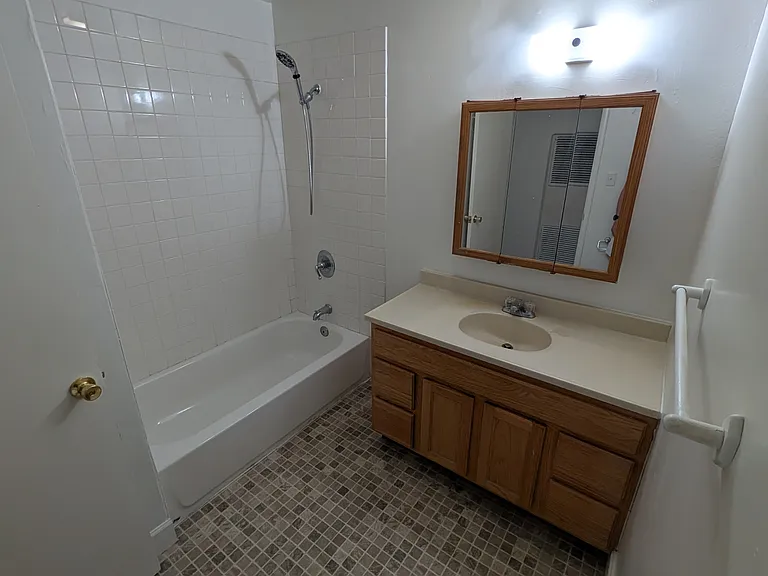 300 W 14th St #1 — Photo 3
