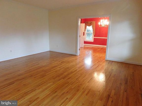 5th image of 7001 Hamel Hill Ct