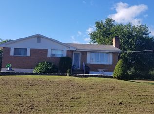 141 Price Dr, Stroudsburg, PA 18360