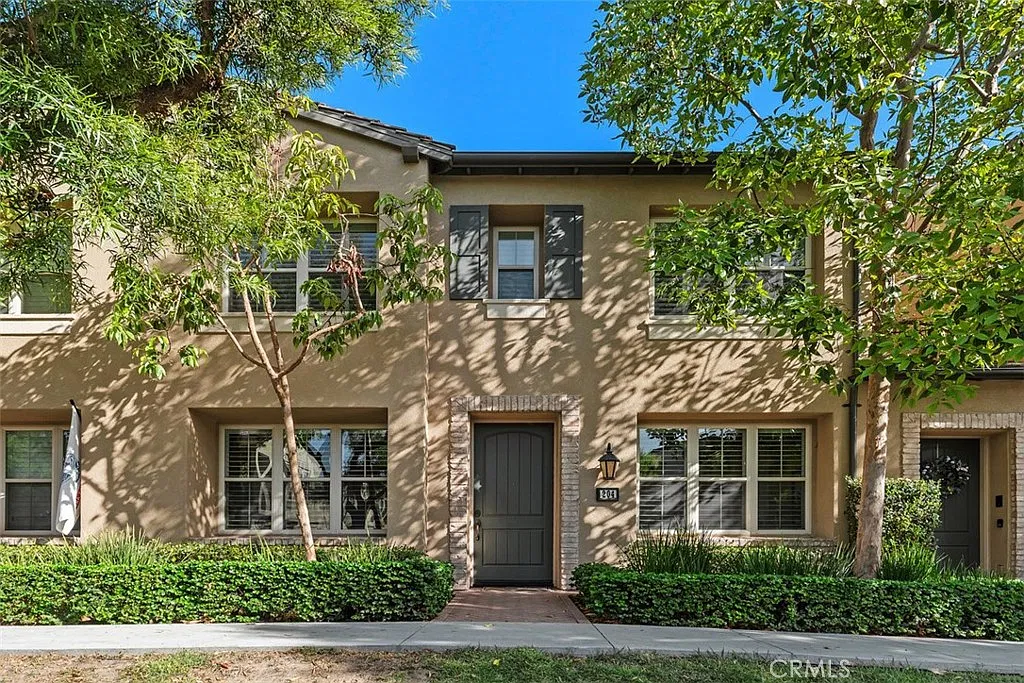 2 bed, 2.5 bath, 1538 sqft, $4,300 — Photo 1
