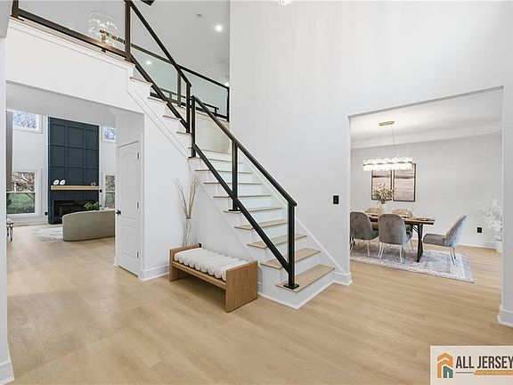 5th image of 5 Hackett Dr