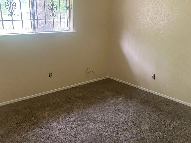 9846 Gillman St — Photo 10