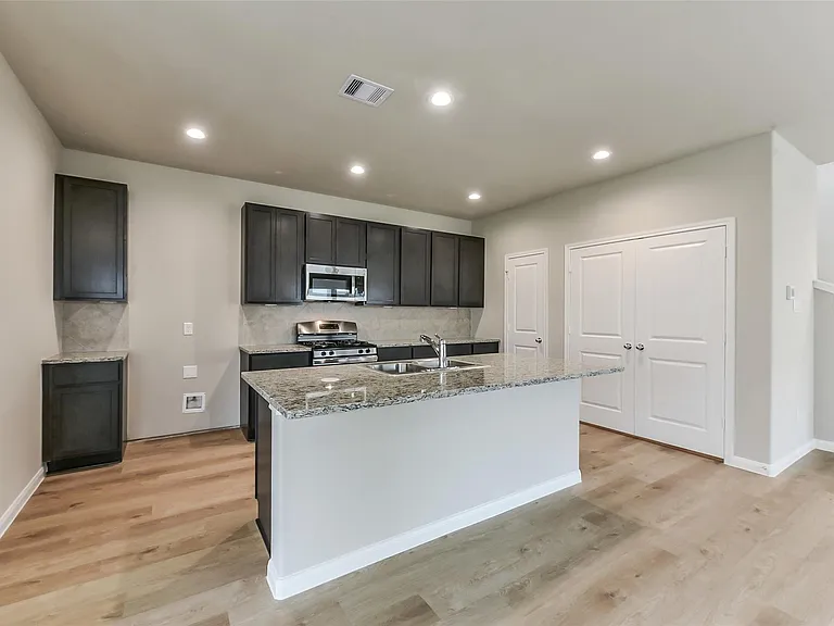 3842 Sugardale St — Photo 9