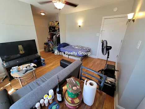 1343 W Greenleaf Ave #209 — Photo 8