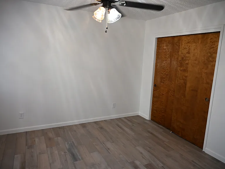 1031 N Lynora St — Photo 11