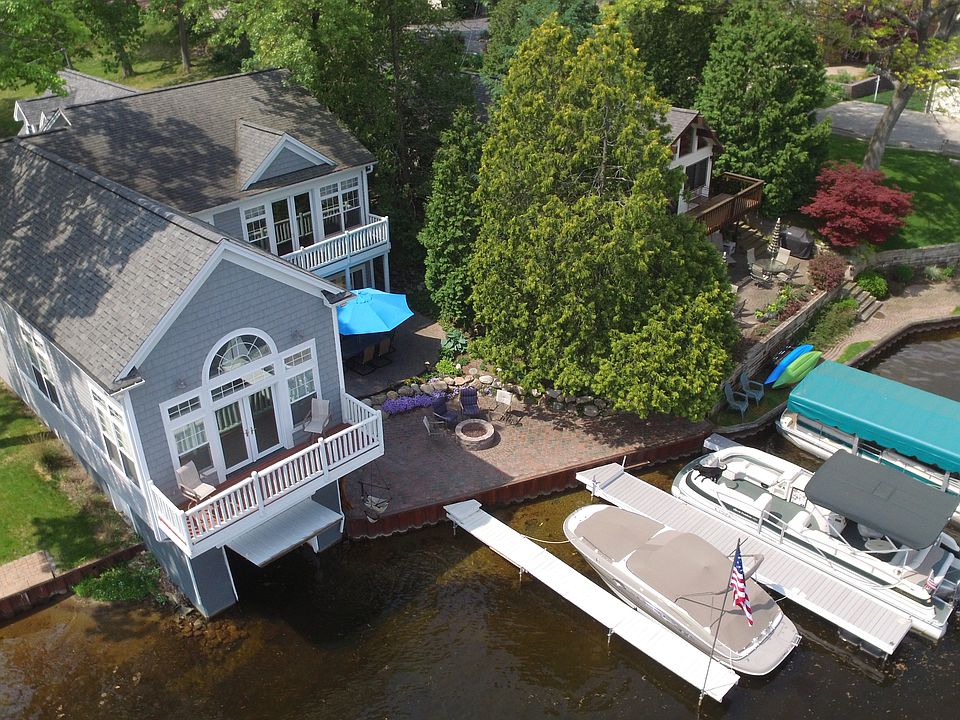 1st image of 560 Barron Dr