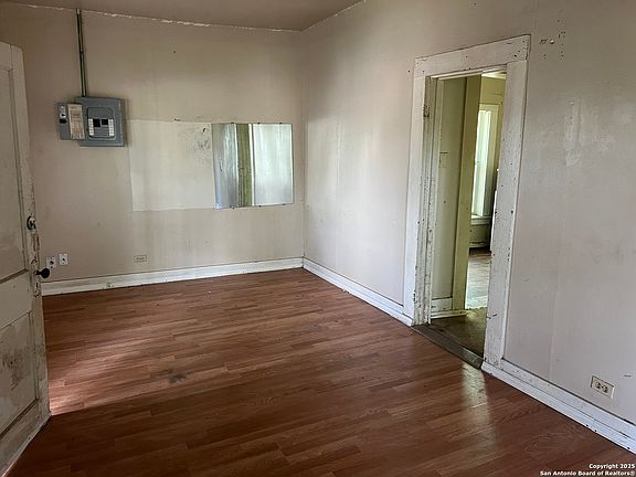 3rd image of 310 N Gevers
