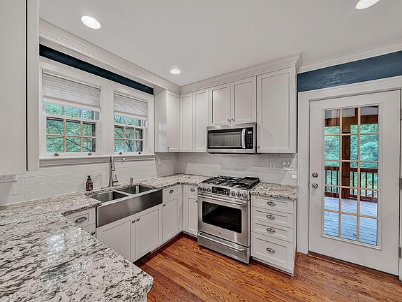 5th image of 3207 White Oak Rd SW