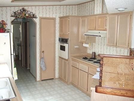 4th image of 38 Glen Falls Dr