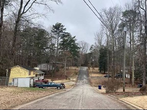 Exterior Neighborhood (street photo)