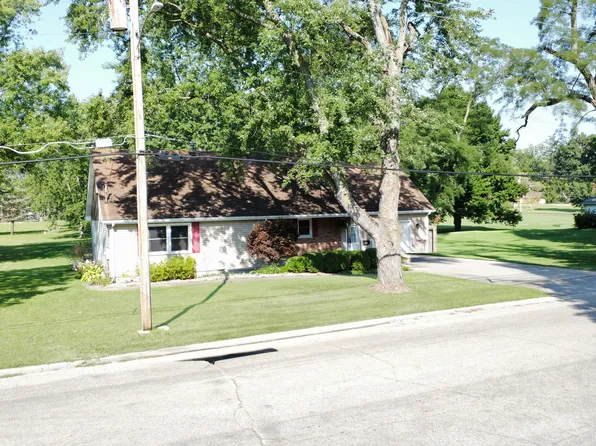 551 N 6th St, Watseka, IL 60970